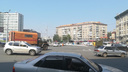 Новосибирцы встали в пробку на площади Калинина — что произошло