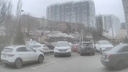 Видео: камера домофона засняла взрыв перед пожаром в погрануправлении ФСБ в Ростове
