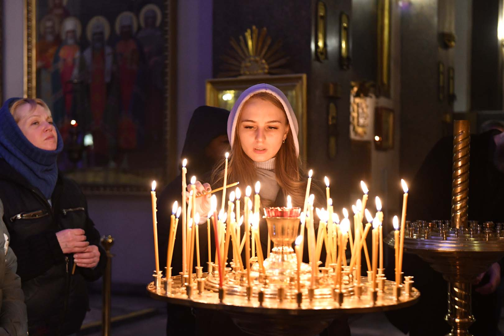 В церквях Петербурга начались пасхальные богослужения
