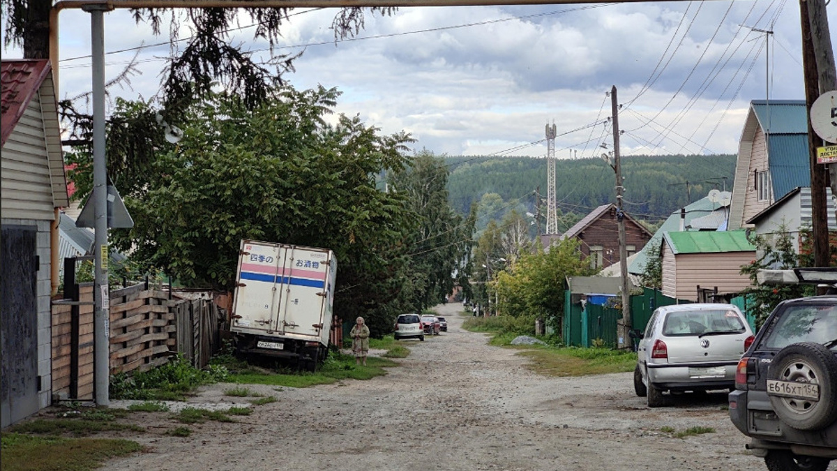 Давайте начнем с чего-нибудь попроще. Поленова — небольшая улица в частном секторе Первомайки. Как думаете, в честь кого ее назвали?