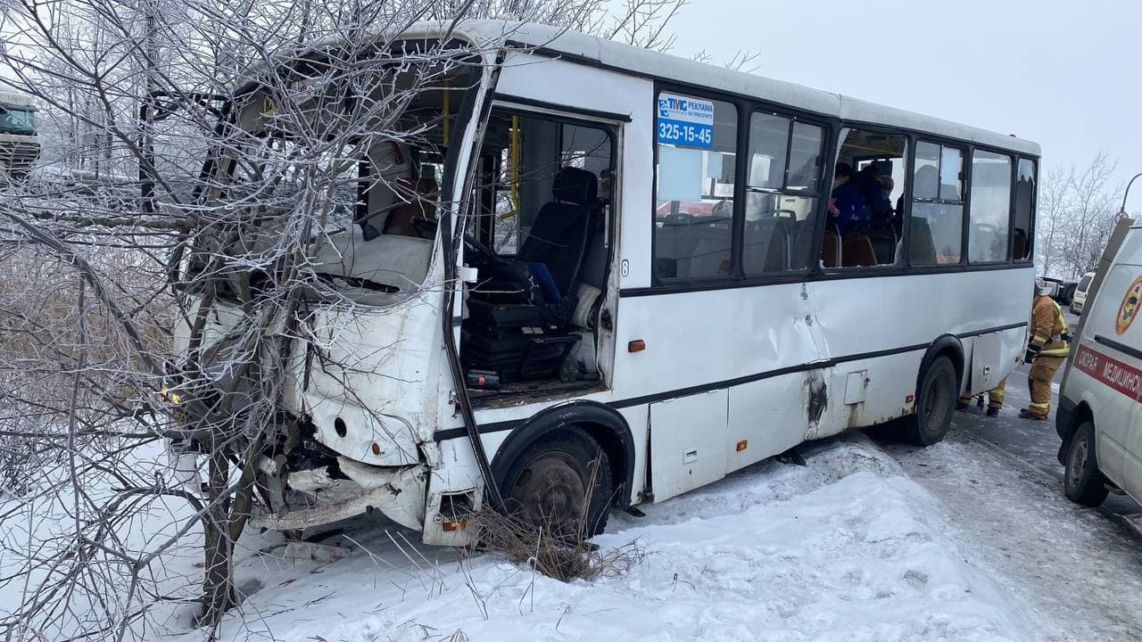 Пассажир маршрутки, побитой фурой на Московском шоссе, отсудил у грузоперевозчика 100 тысяч рублей