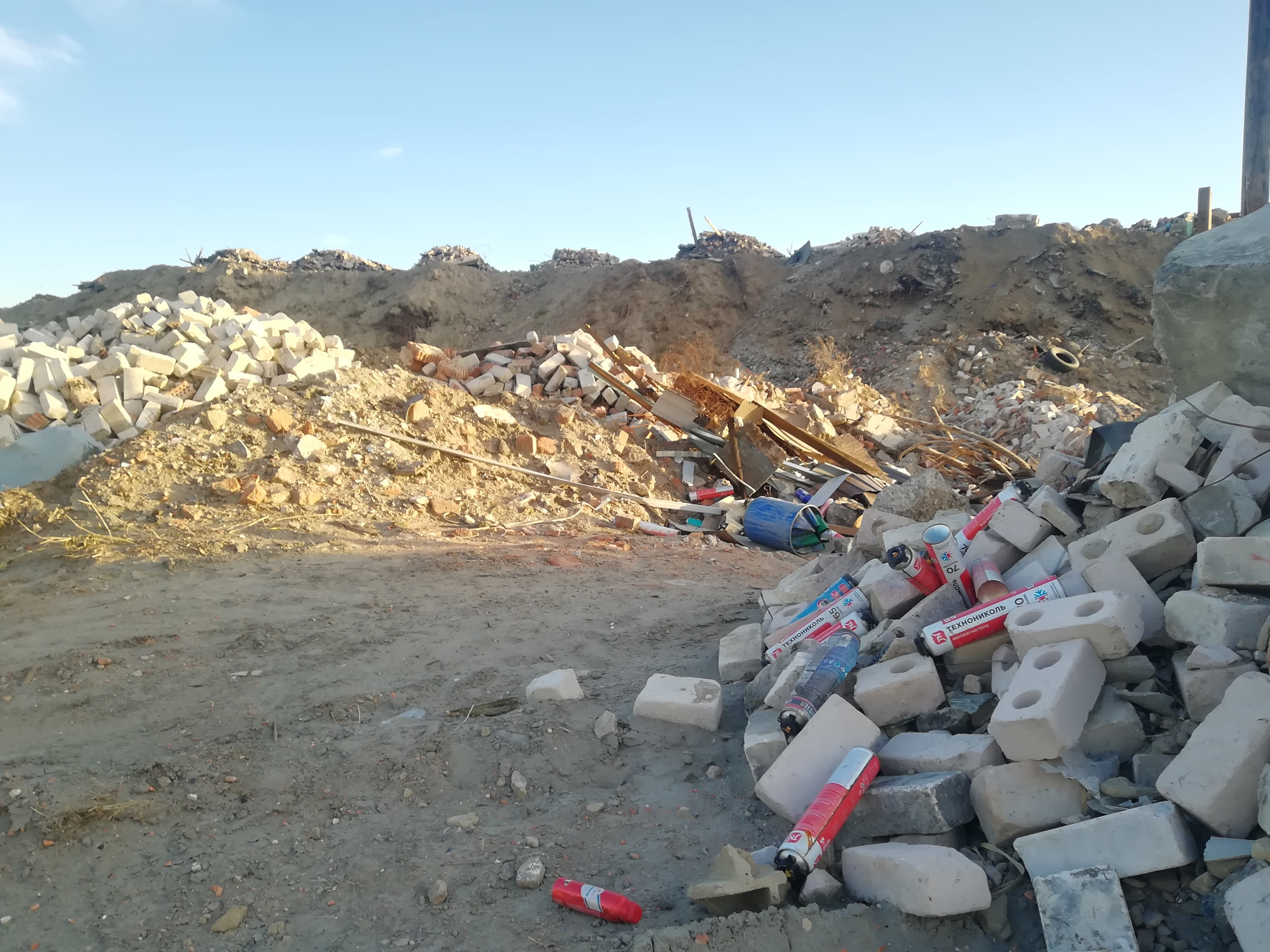Участок в долине озера Угдан в Чите засыпали строительным мусором