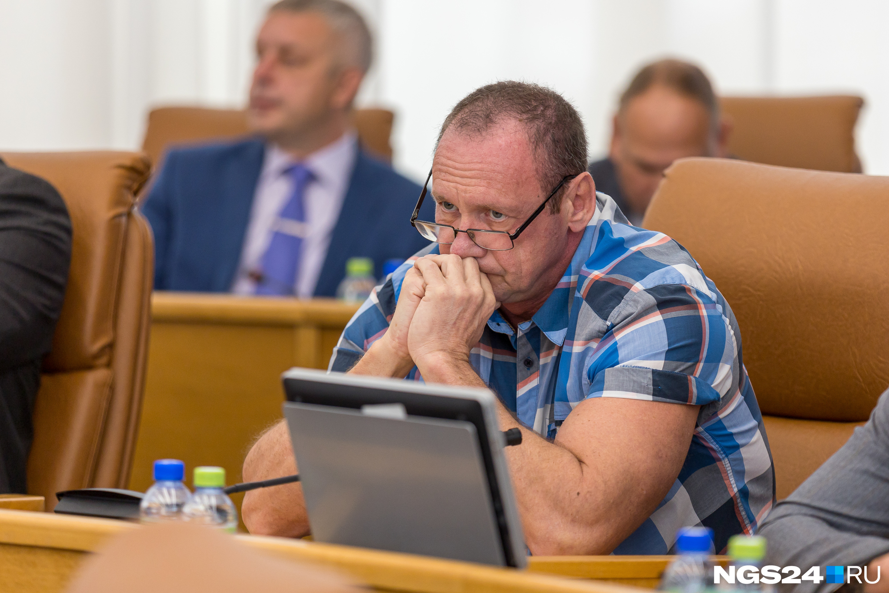 Вячеслава Дюкова исключили из «Единой России» после слов о «бичах» и «алкоголиках» на контракте. Но он остался депутатом
