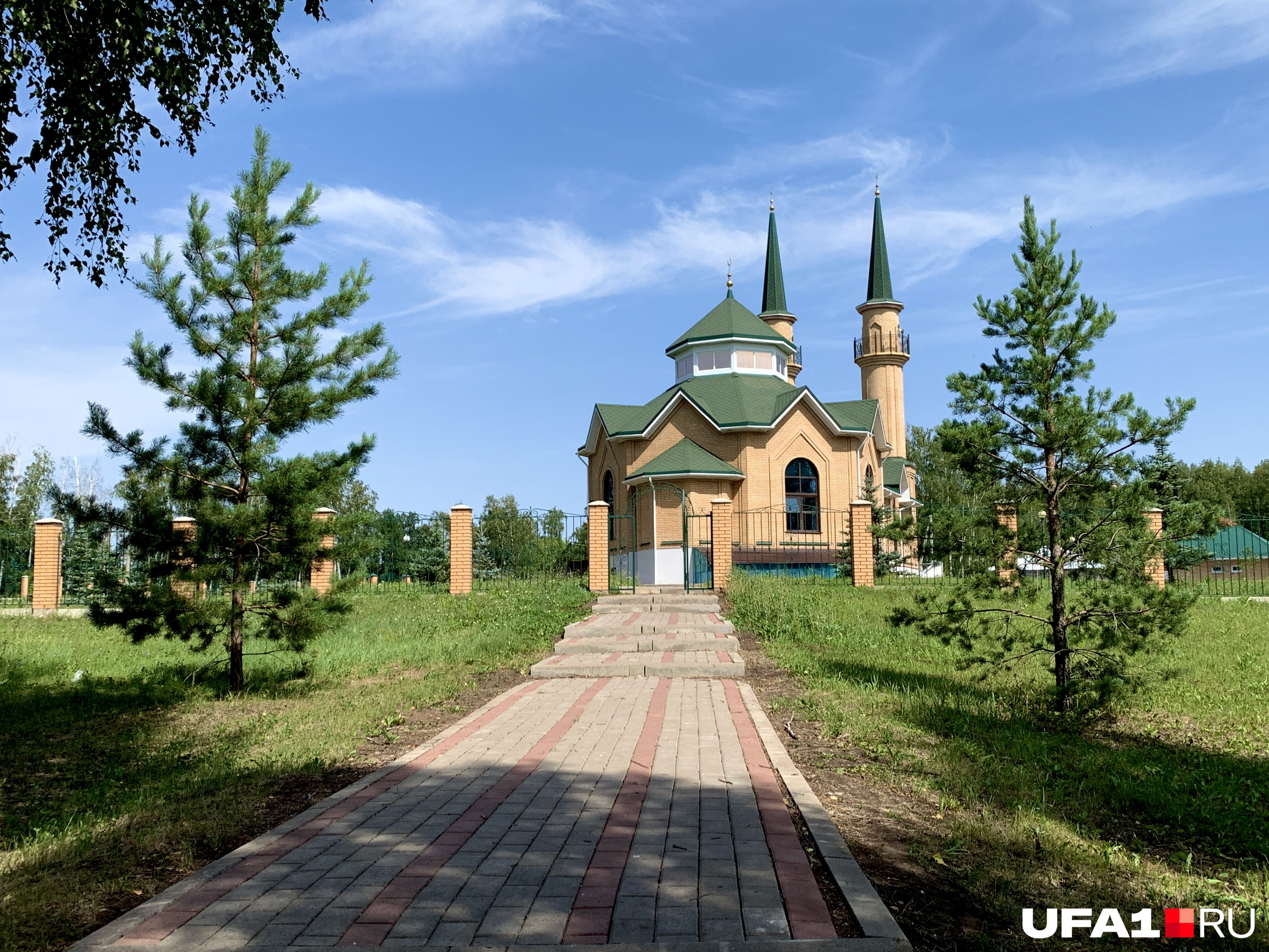 Не все оказались рады соседству двух религий