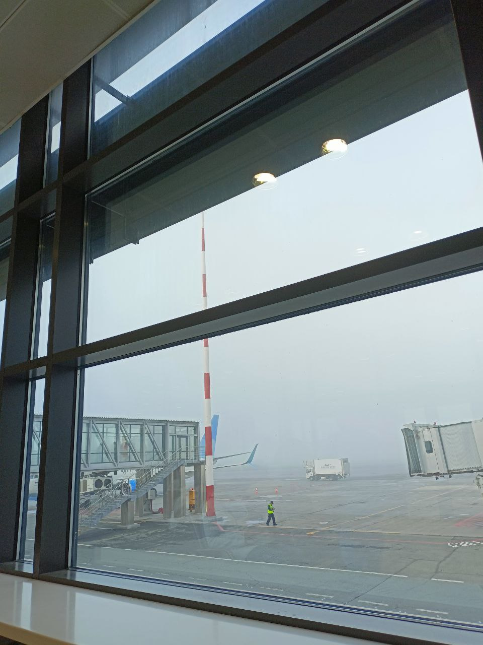 Кстати, из-за тумана один из самолетов отправили в Омск