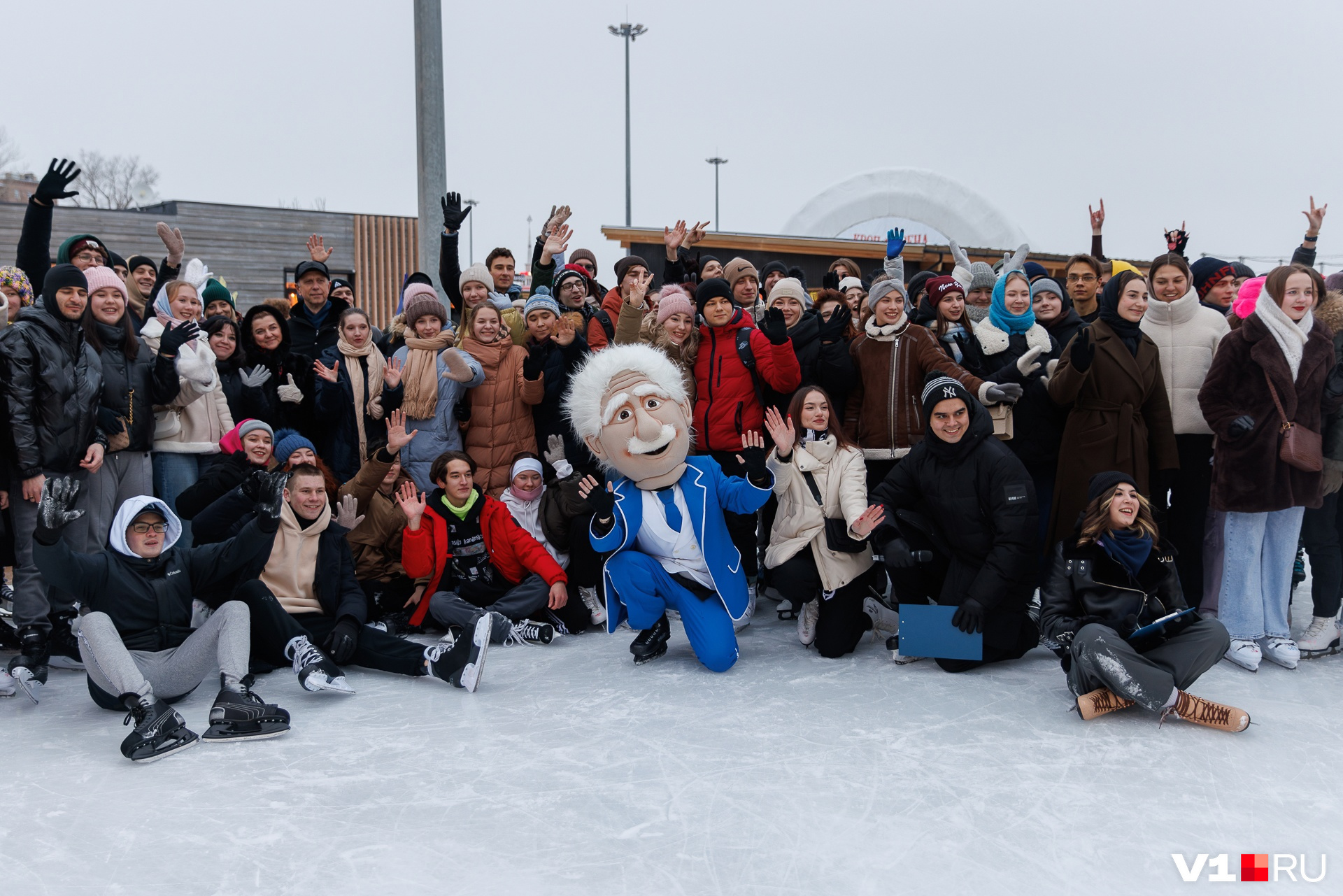 Как оригинально спросить как дела у девушки. Какие вопросы задать девушке по переписке. Переписка приглашение на свидание. Интересные переписки с девушкой. Смс вопросы девушке прикольные.