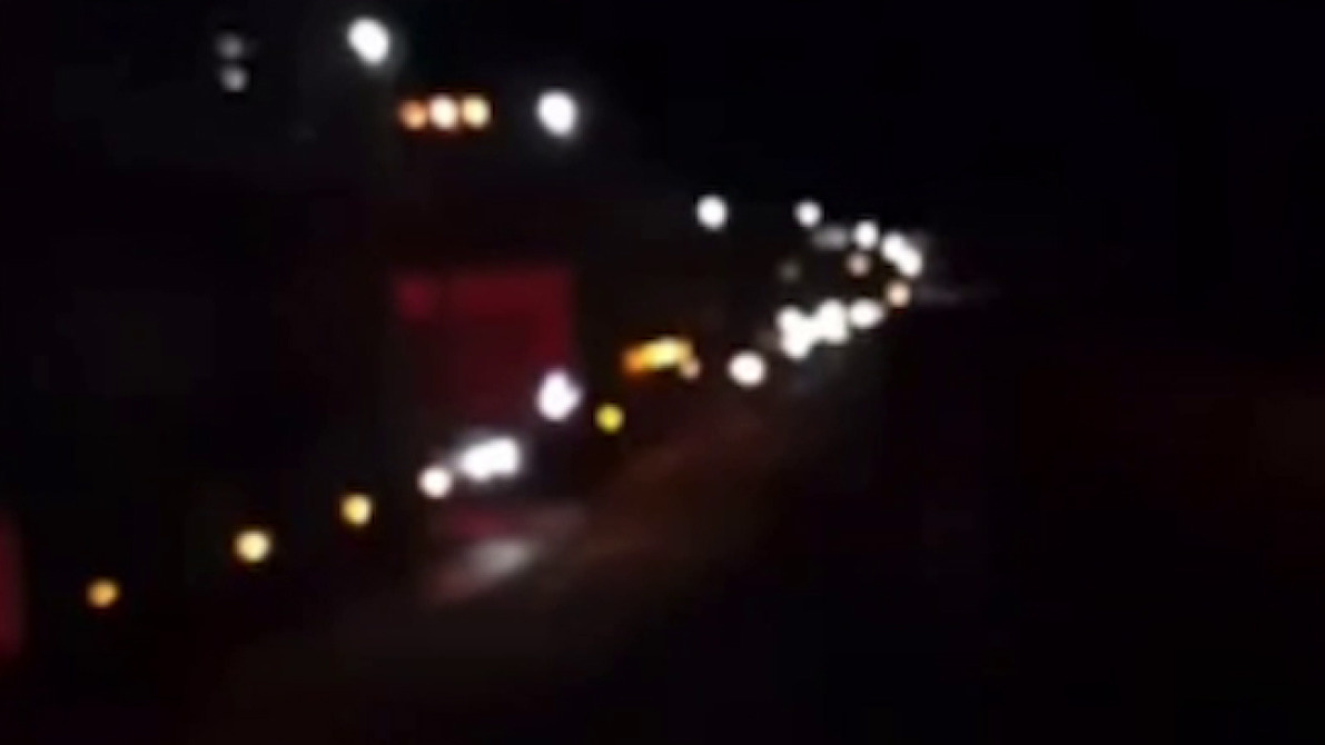 «Фуры перекрыли дорогу»: водители грузовиков начали бунтовать на Пермском тракте