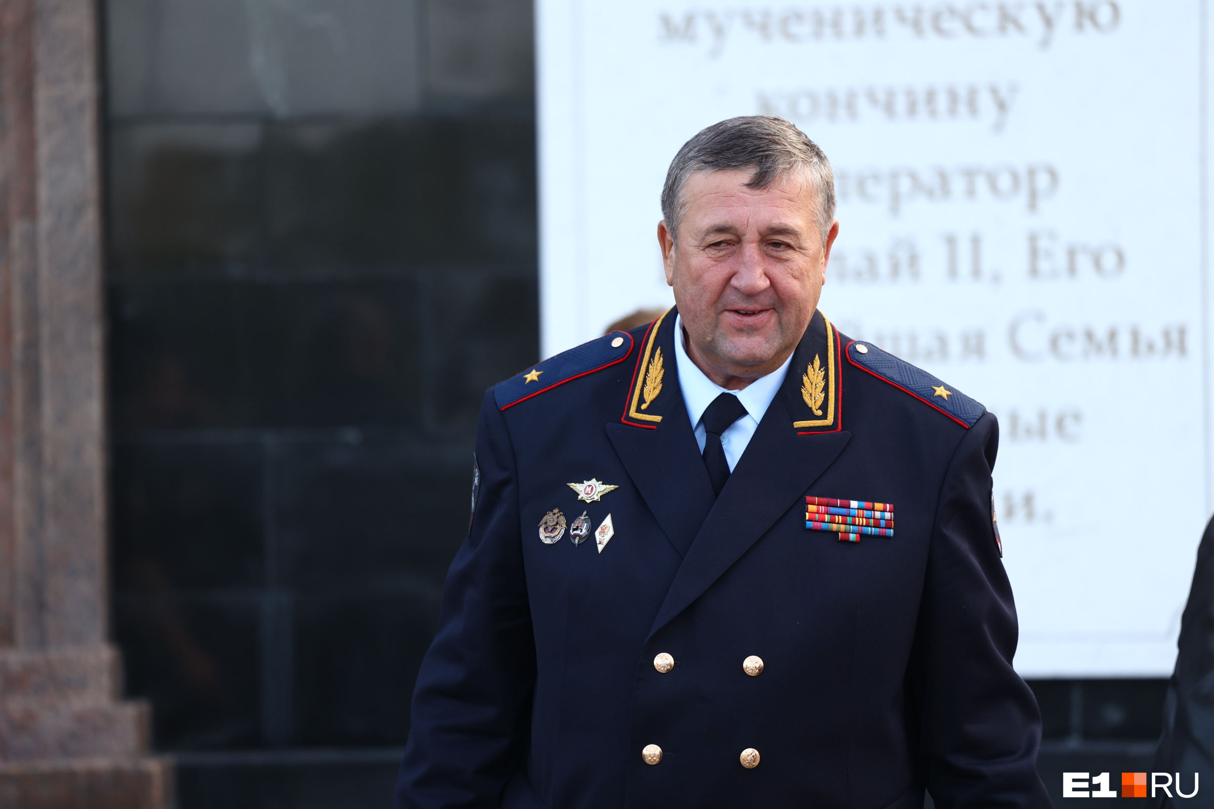 На церемонию прощания приехал генерал Виктор Бердников  