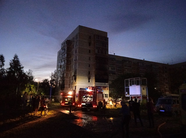 "Взрыв слышал весь район". В Ульяновске при пожаре в многоэтажке погибли три человека: две женщины и ребёнок