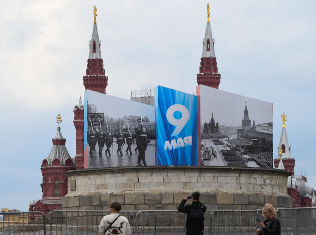 Парад Победы прошел в Москве: над Красной площадью пролетели «Стрижи» и «Русские Витязи» — онлайн