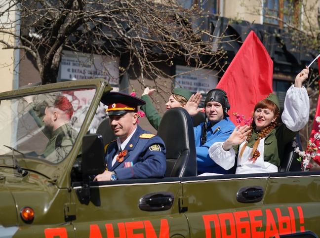 Десятки тысяч горожан прошли в «Бессмертном полку»: онлайн о том, как Кузбасс празднует День Победы